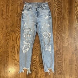American Eagle Mom Jeans Womens Size 2 Blue Light Distressed High Rise Frayed‎